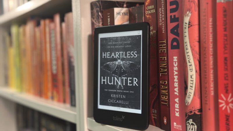HEARTLESS HUNTER – DER ROTE NACHTFALTER von Kristen Ciccarelli